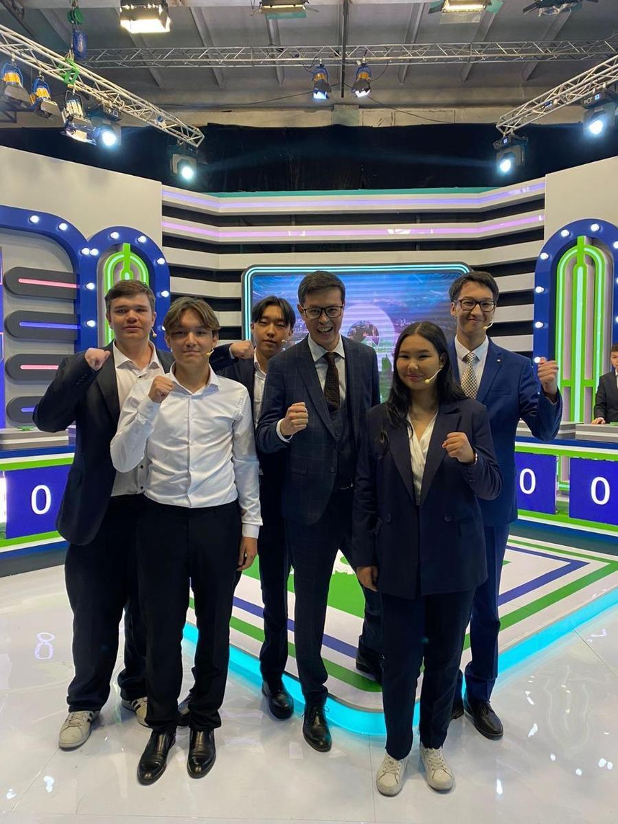 Победа в телевизионной межшкольной  интеллектуальной викторине "IQ Алматы"